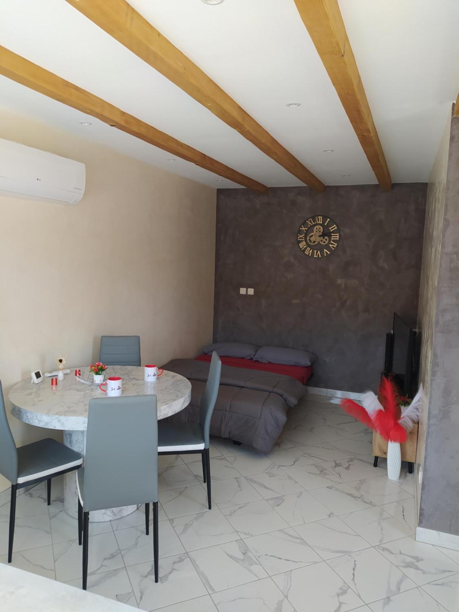 Studio Cosy Avec Terrasse Et Jacuzzi A Disposition De Mai A Aout Rians  Esterno foto