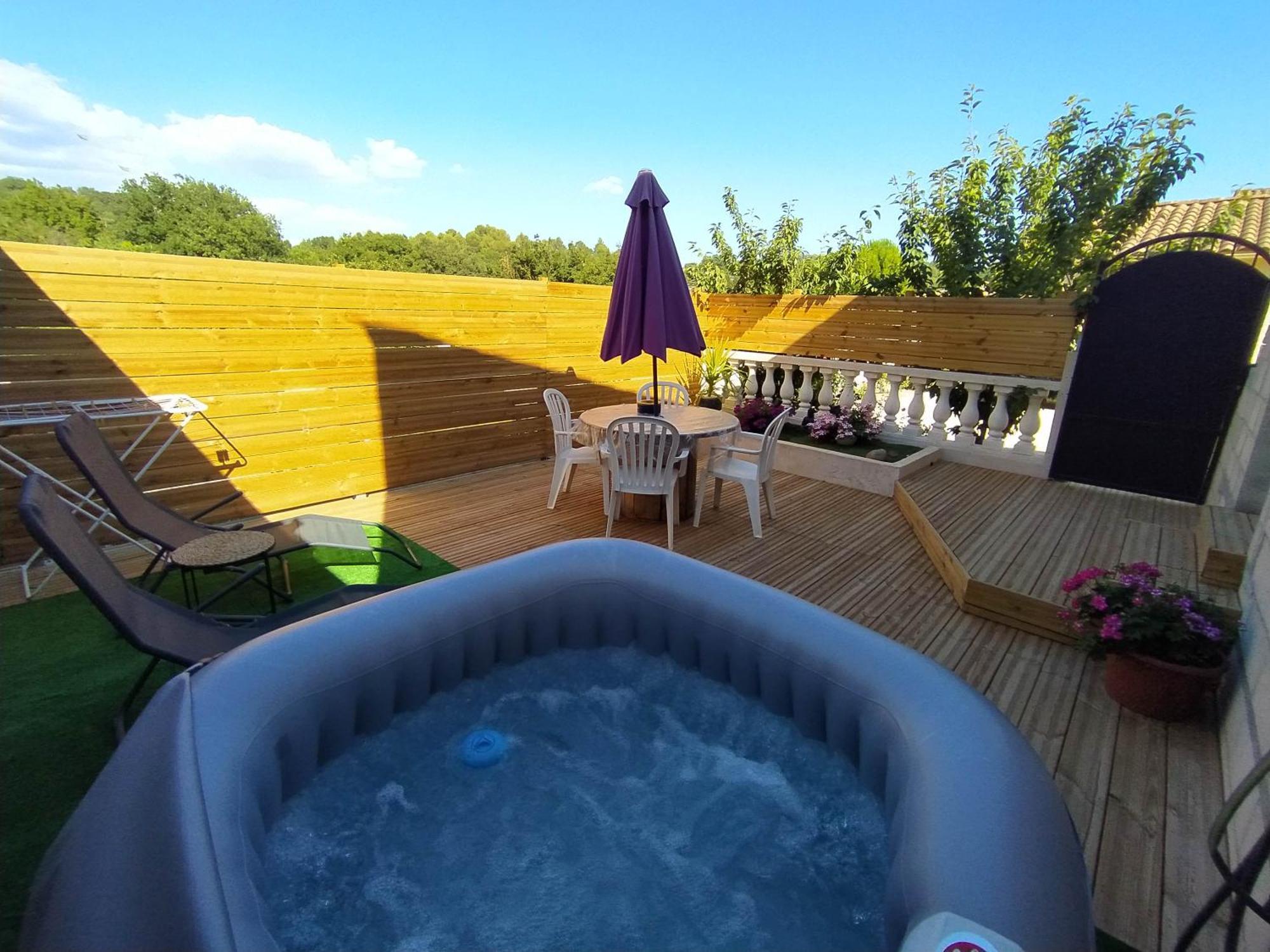 Studio Cosy Avec Terrasse Et Jacuzzi A Disposition De Mai A Aout Rians  Esterno foto